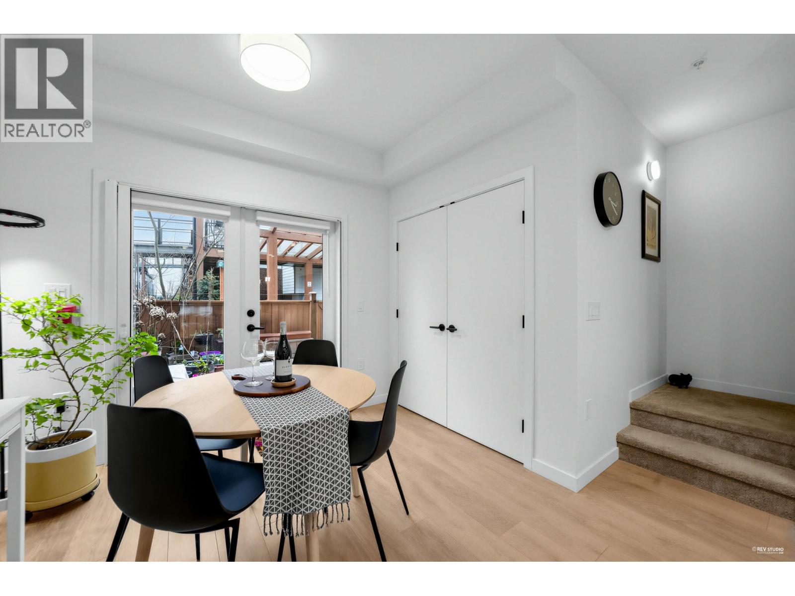 162 565 E 2ND STREET, North Vancouver