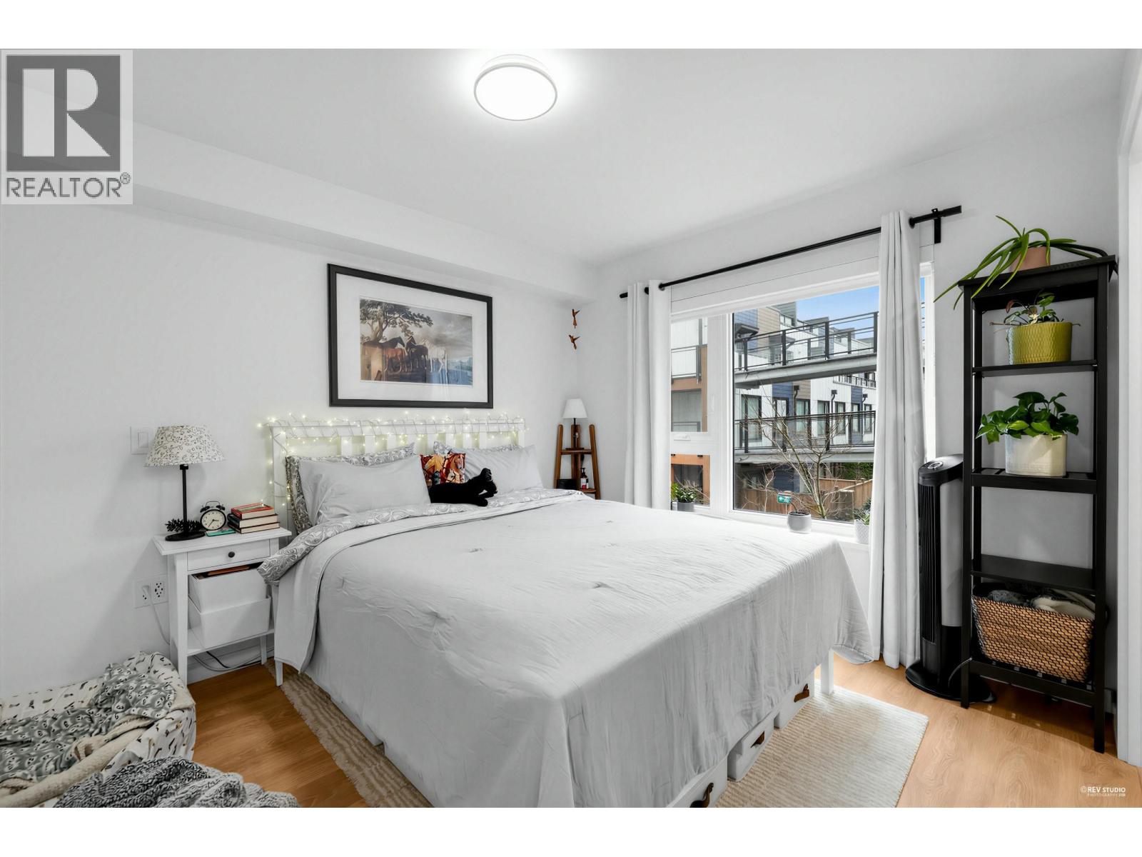 162 565 E 2ND STREET, North Vancouver