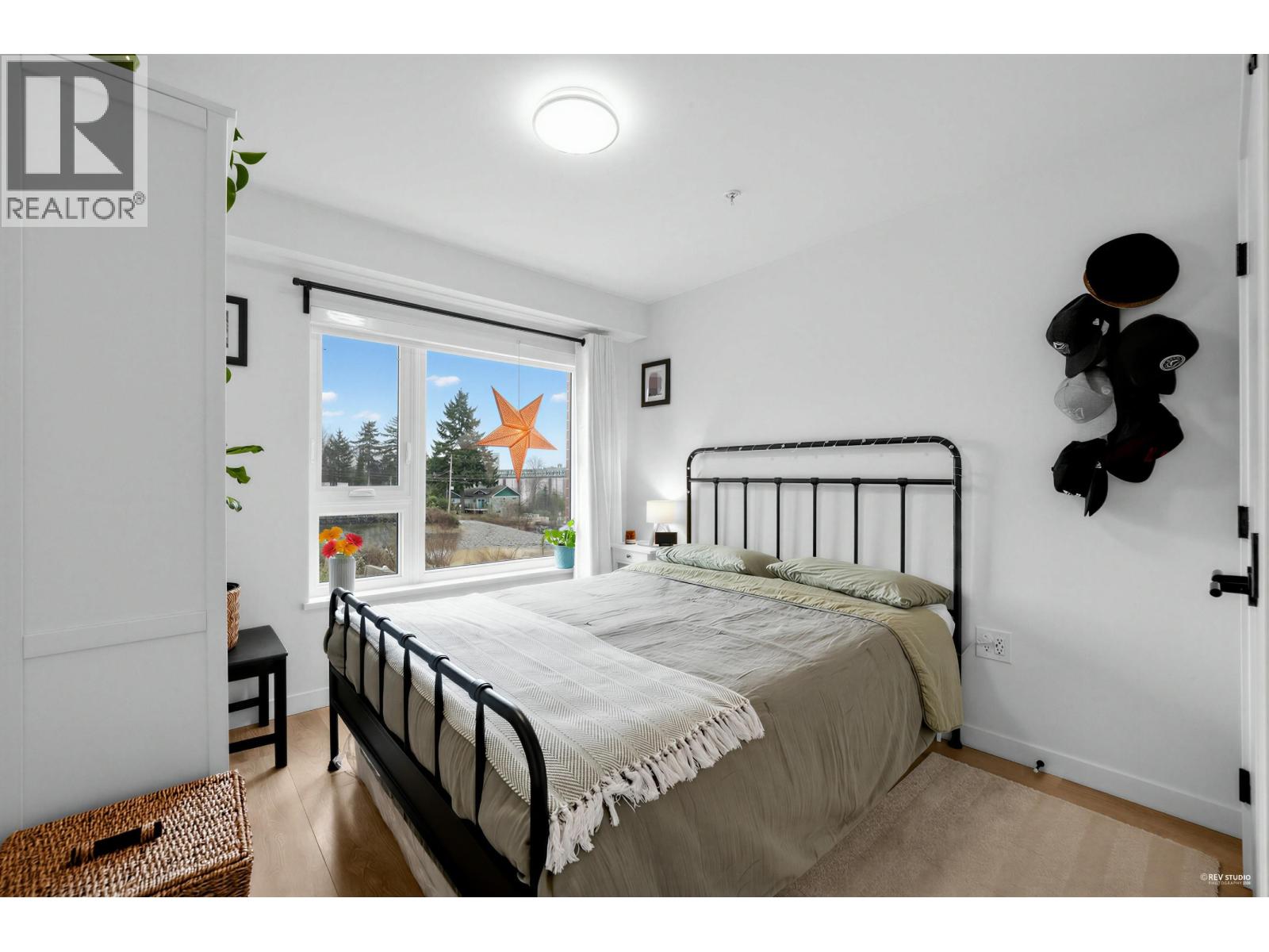 162 565 E 2ND STREET, North Vancouver