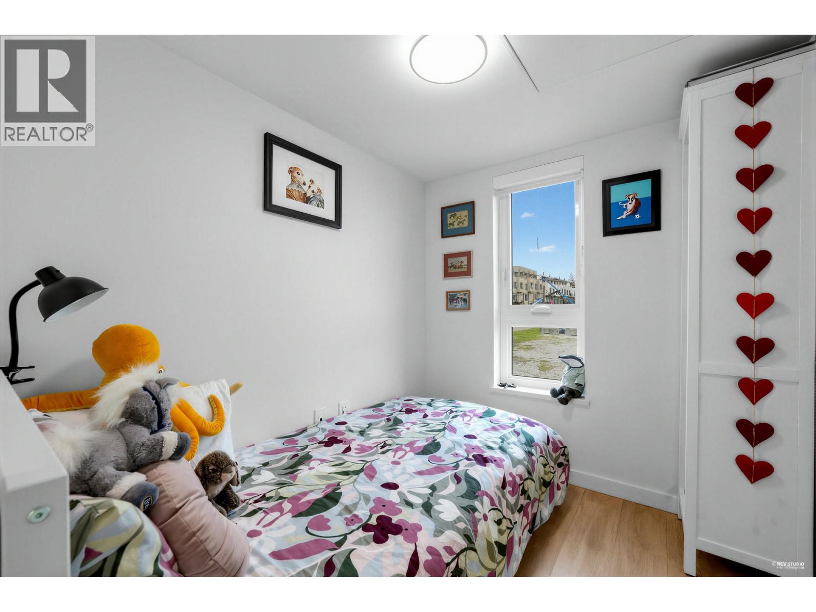 162 565 E 2ND STREET, North Vancouver