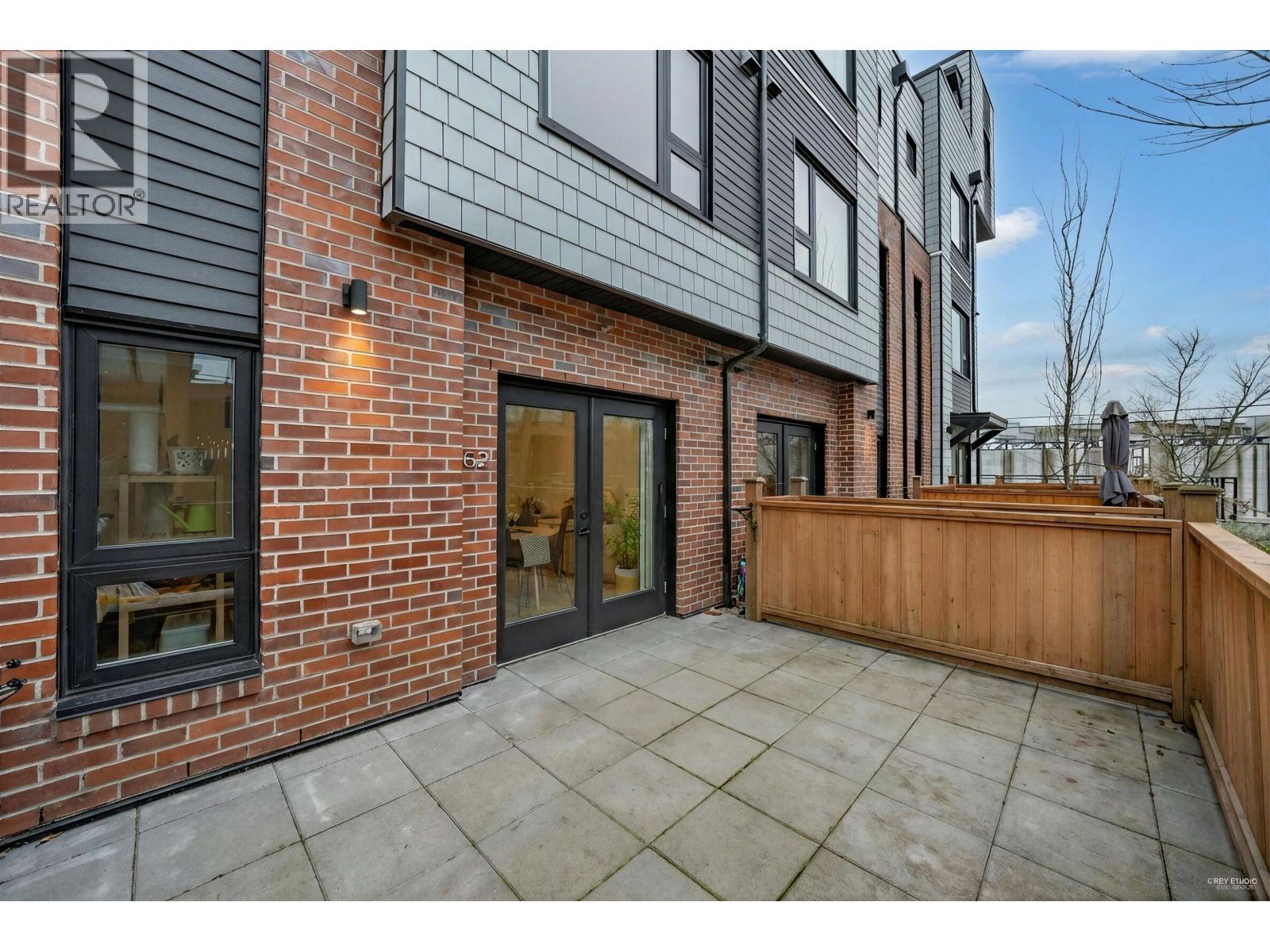 162 565 E 2ND STREET, North Vancouver