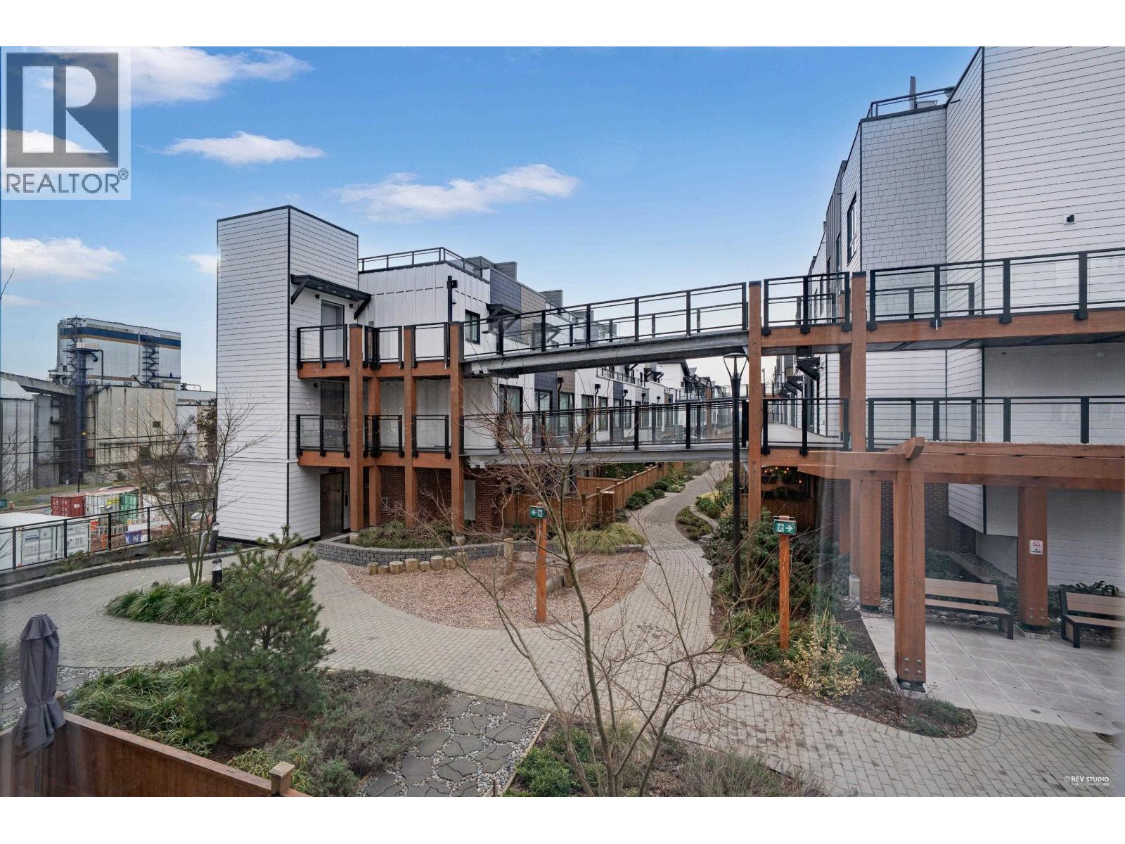 162 565 E 2ND STREET, North Vancouver