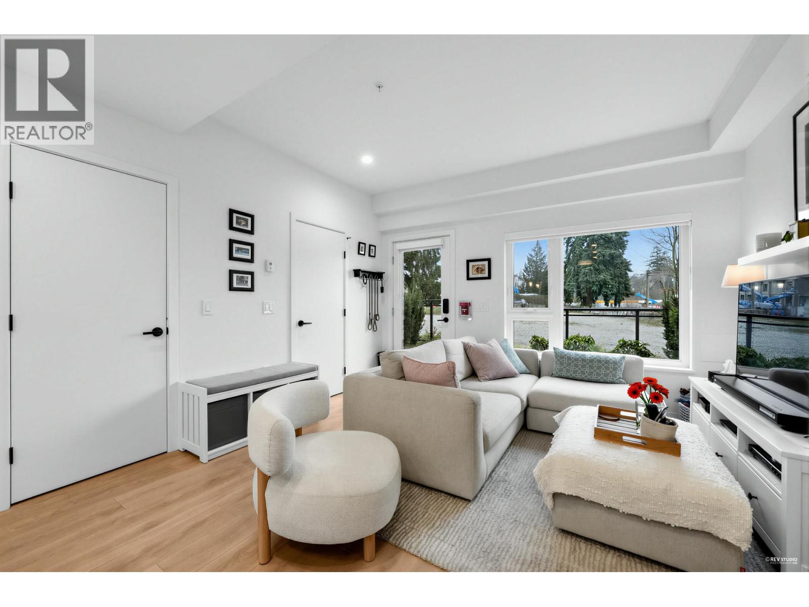 162 565 E 2ND STREET, North Vancouver