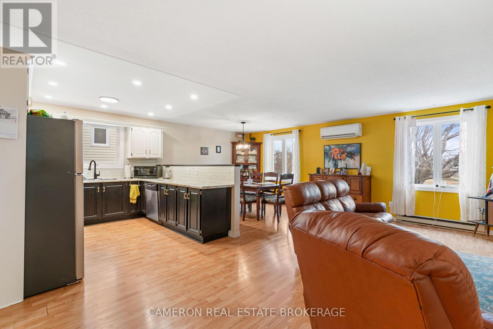 200 ELLEN AVENUE - 3