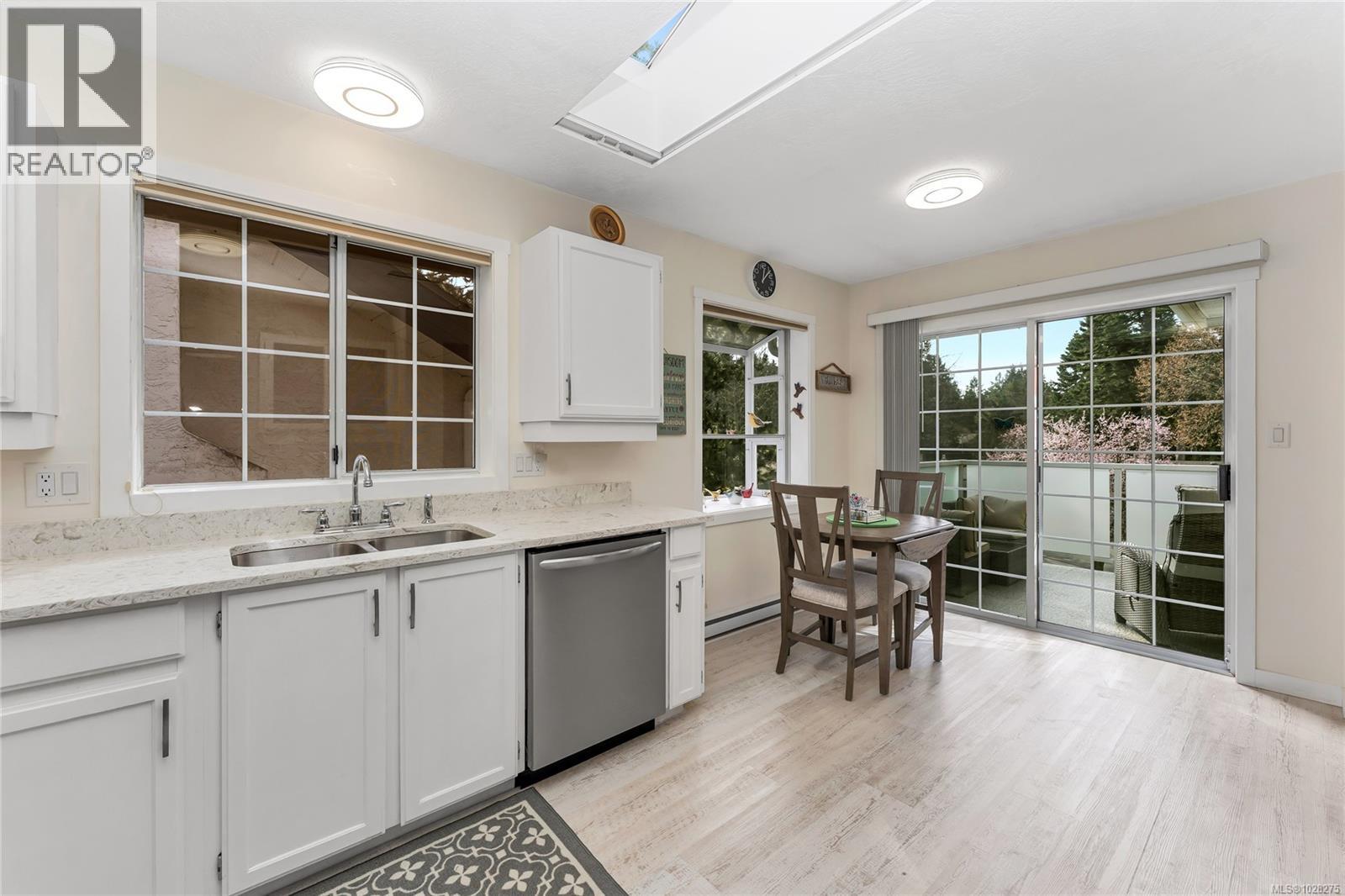 990 SCOTTSWOOD CLOSE - 4