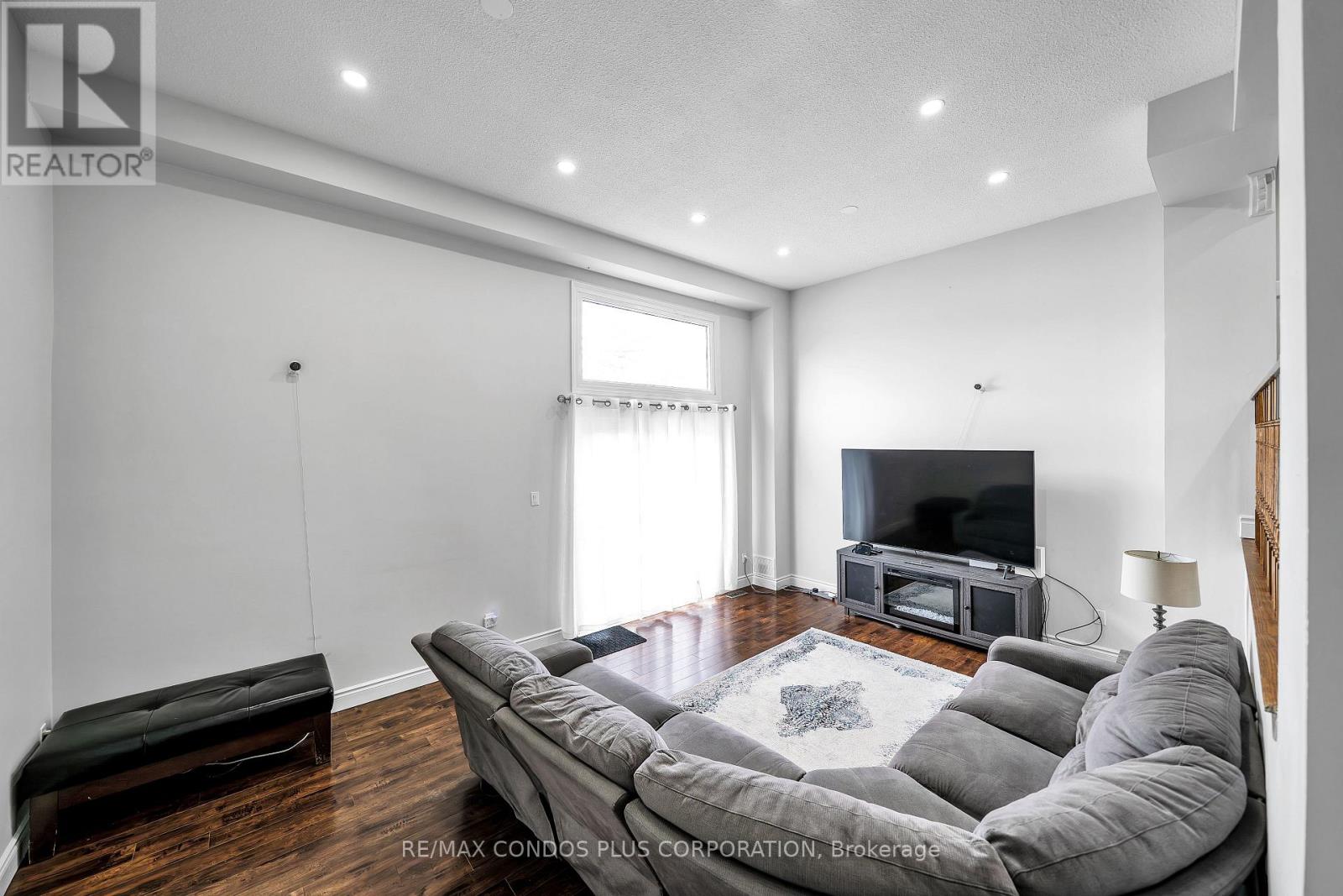 #39 222 PEARSON STREET - 4