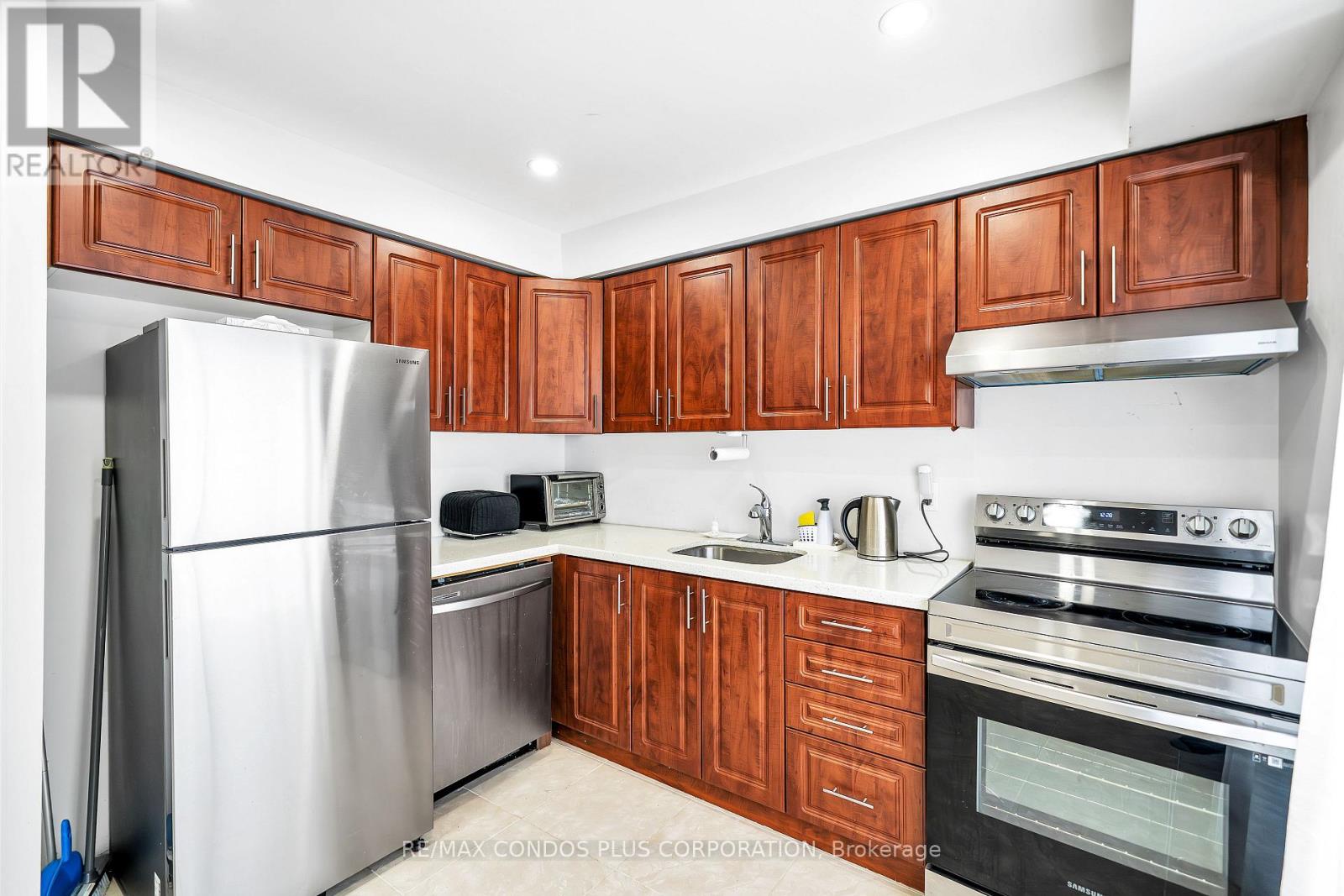 #39 222 PEARSON STREET - 6