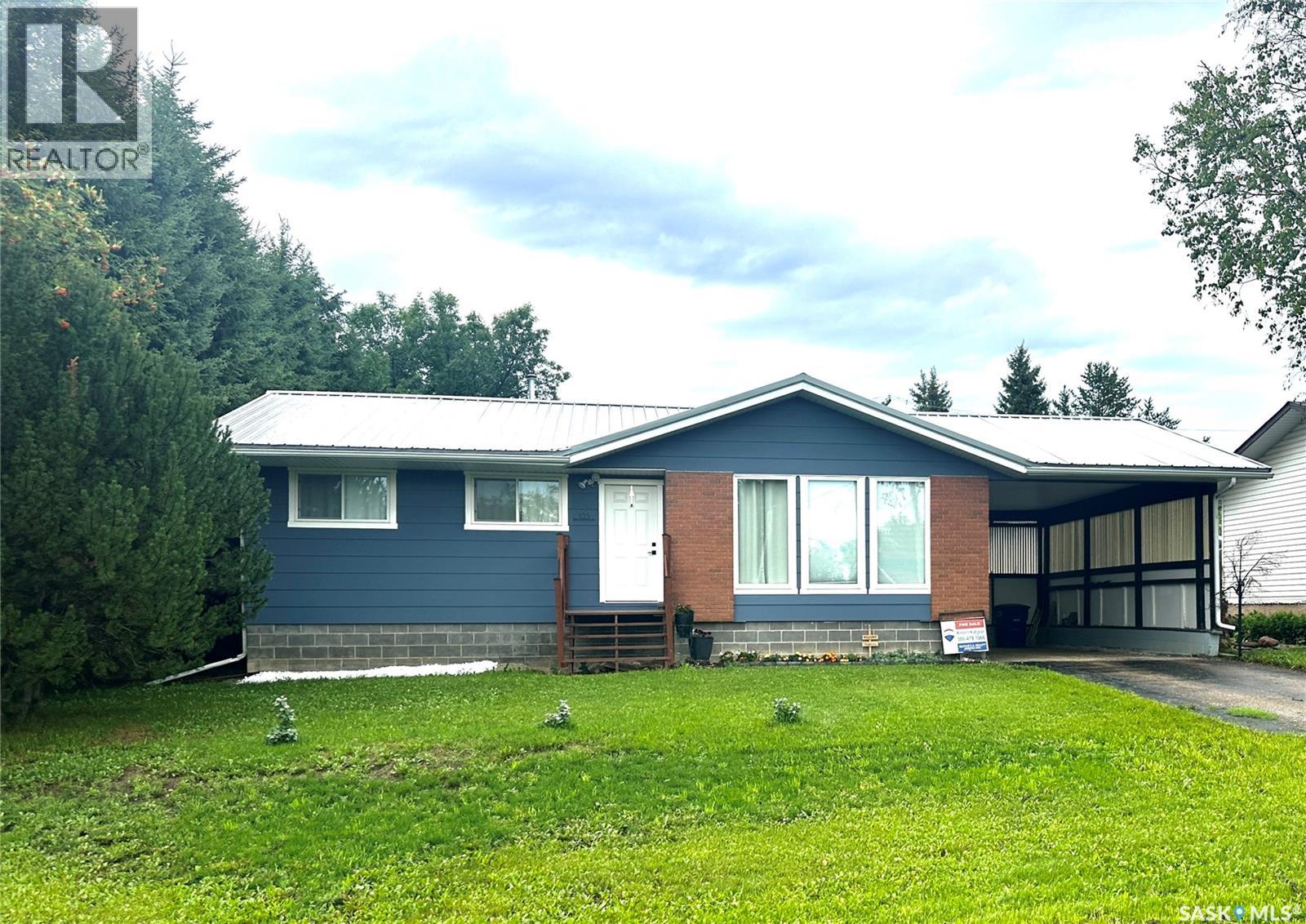 105 6TH AVENUE S - 1
