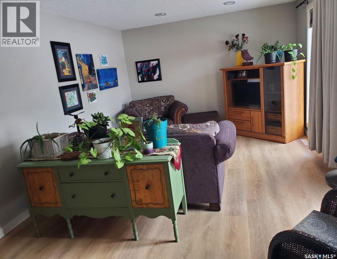 105 6TH AVENUE S - 16