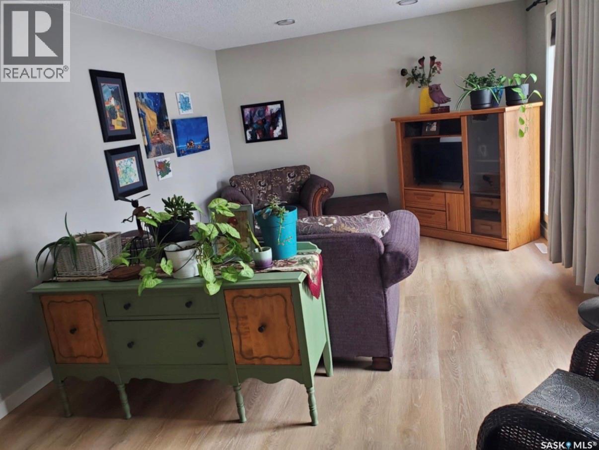 105 6TH AVENUE S - 20