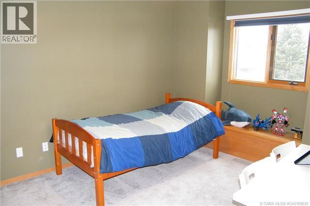 5606 46 AVENUE W - 24