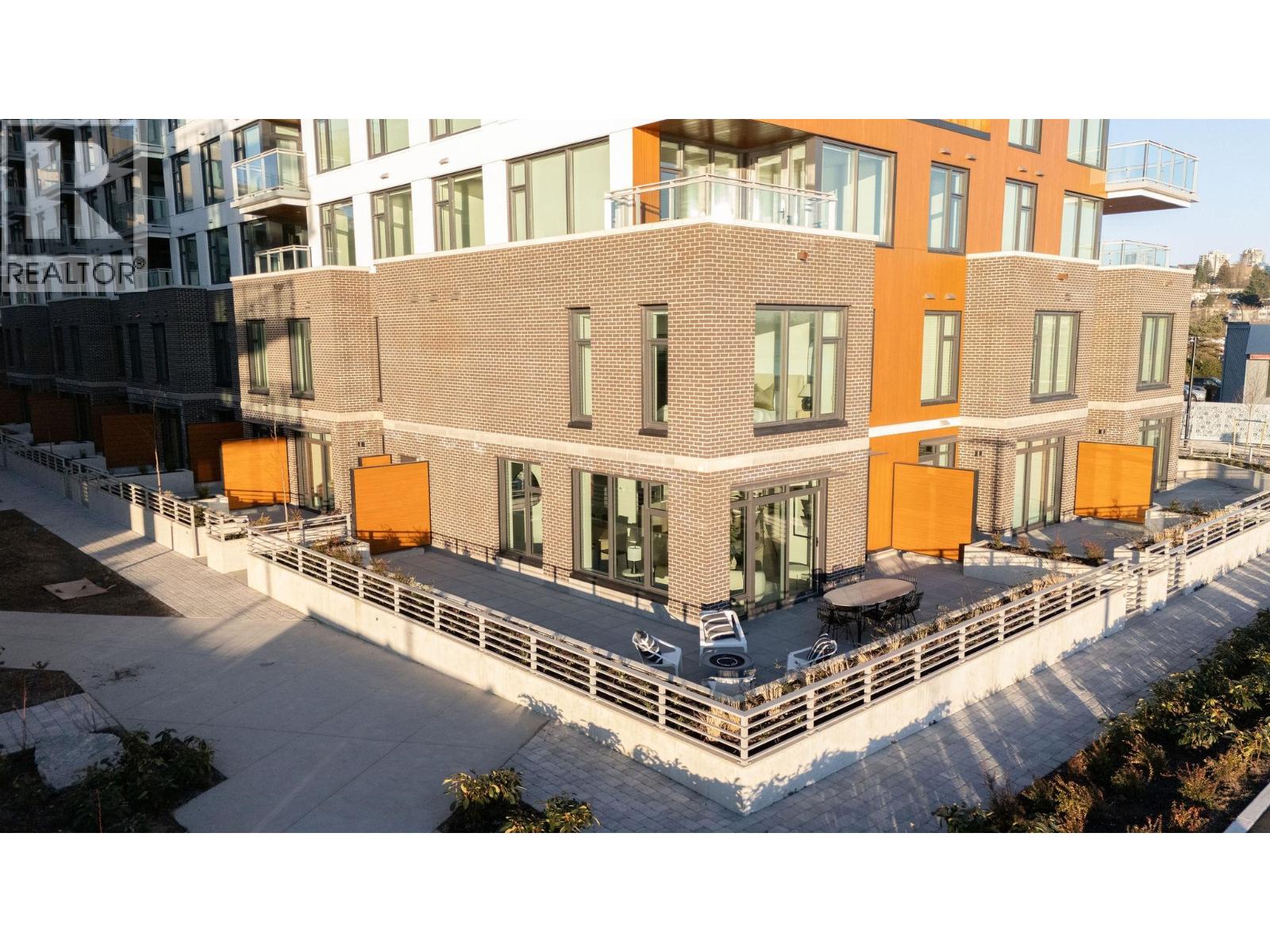 TH 112 755 HARBOURSIDE DRIVE, North Vancouver