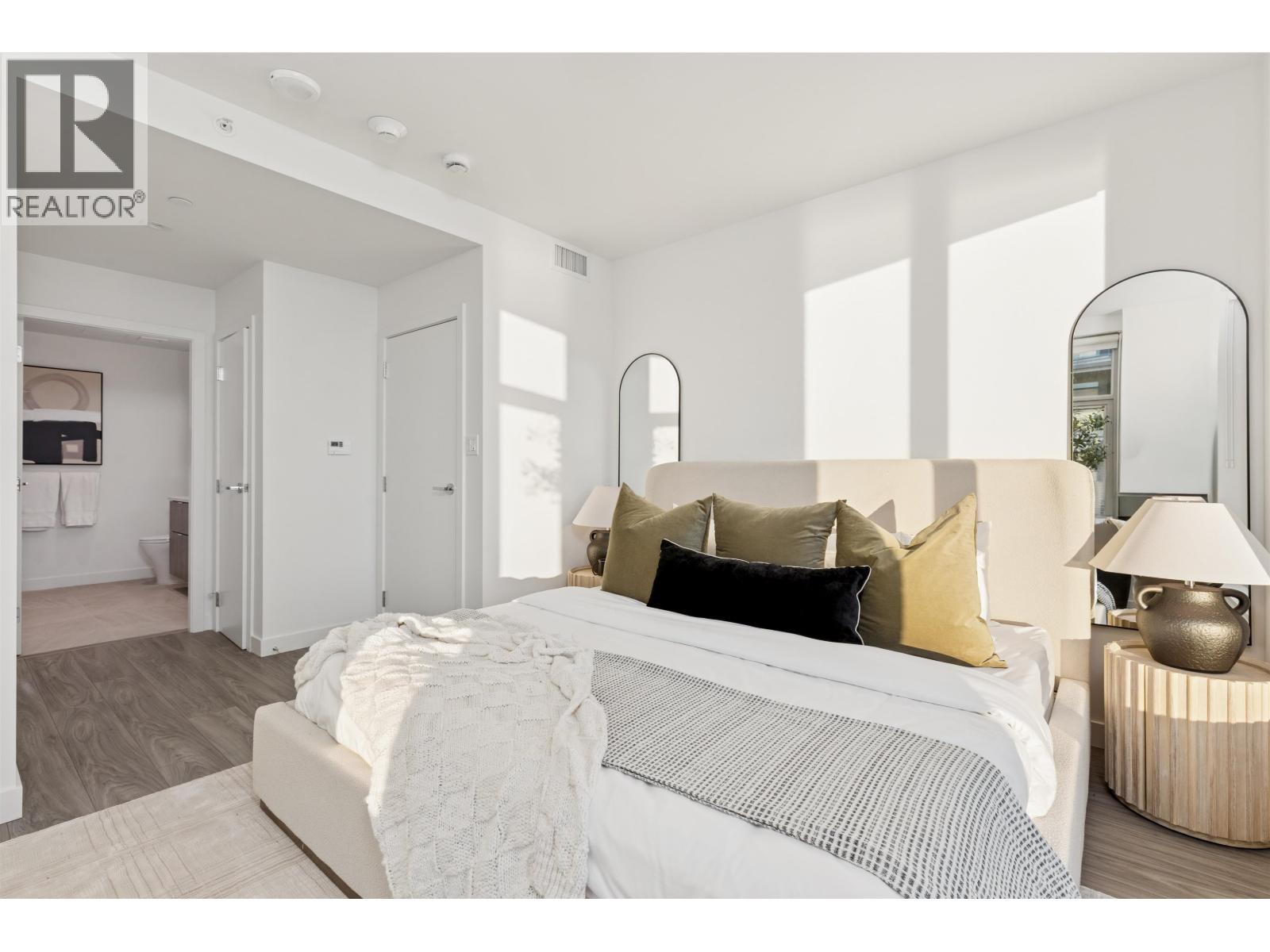 TH 112 755 HARBOURSIDE DRIVE, North Vancouver