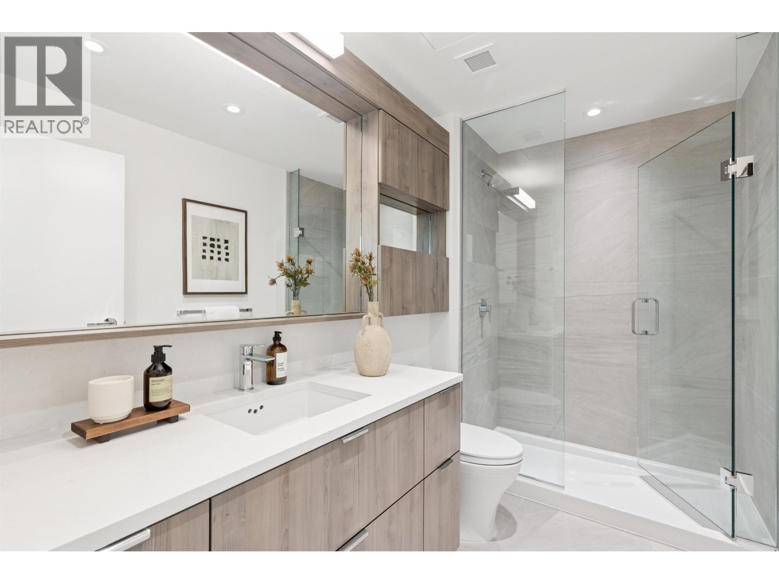 TH 112 755 HARBOURSIDE DRIVE, North Vancouver