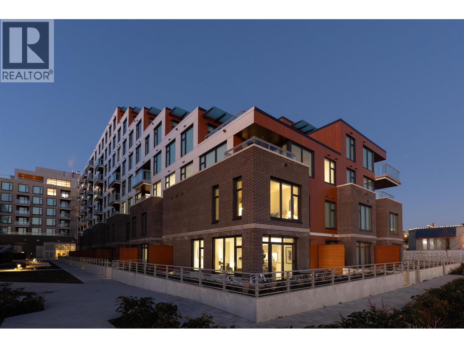 TH 112 755 HARBOURSIDE DRIVE, North Vancouver