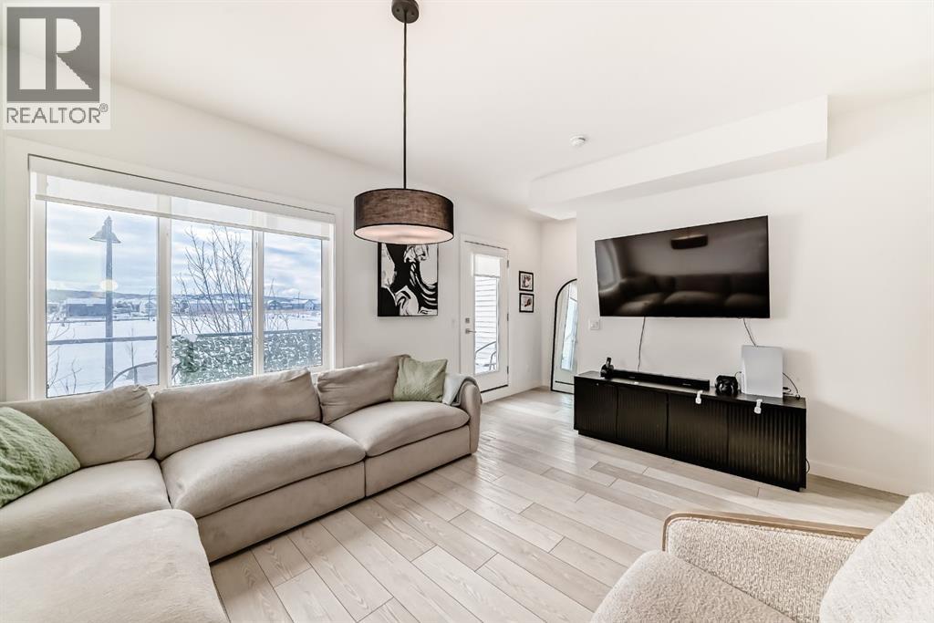 Single Family House for Sale in  CREEKSTONE Drive SW Pine Creek Calgary 