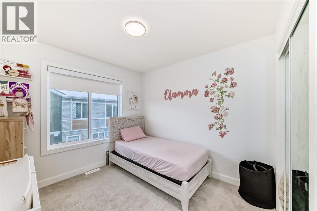 Single Family House for Sale in  CREEKSTONE Drive SW Pine Creek Calgary 