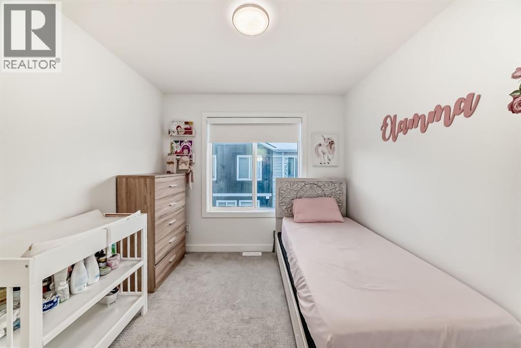 Single Family House for Sale in  CREEKSTONE Drive SW Pine Creek Calgary 