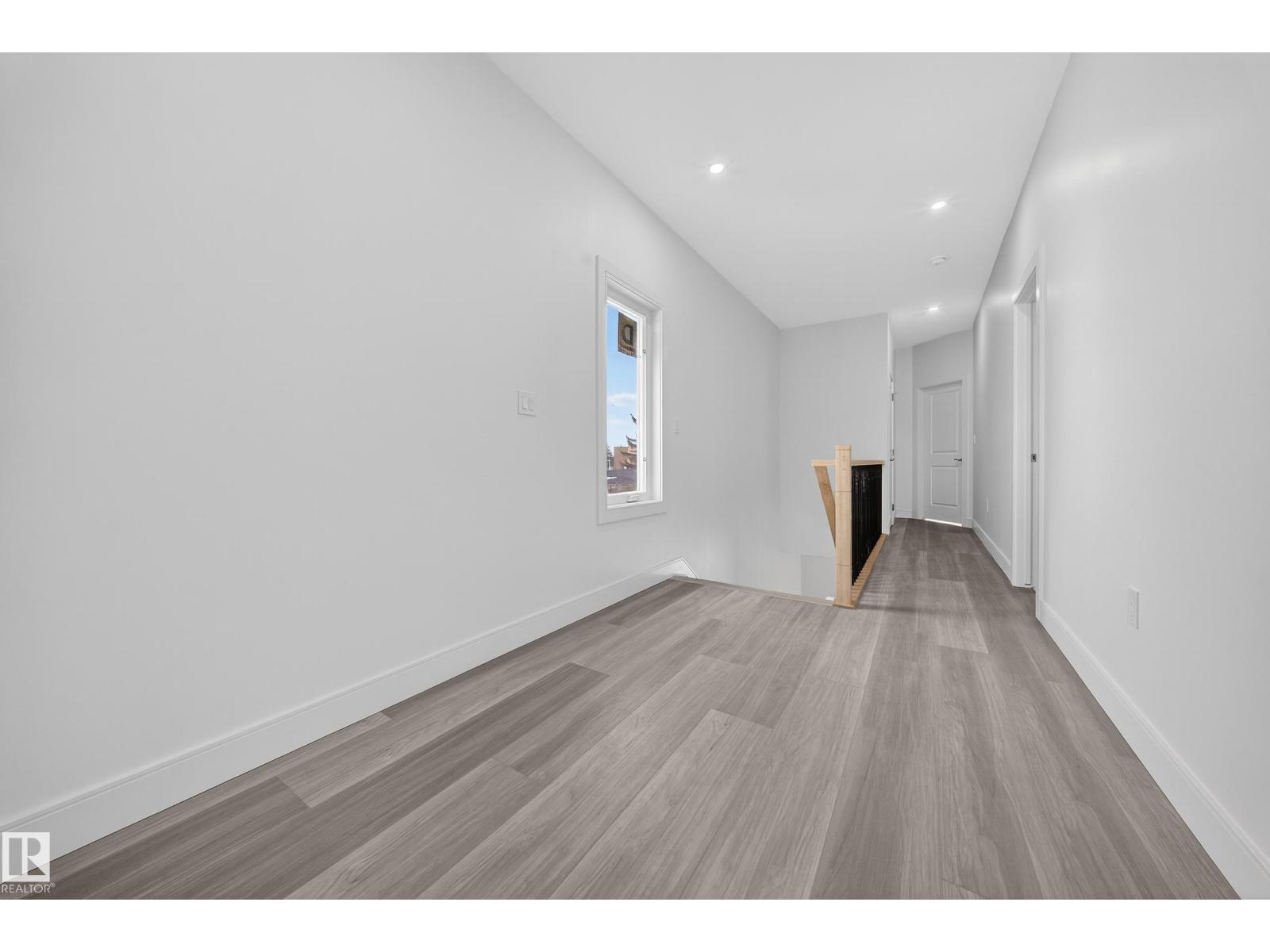 10938 157 ST NW - 31