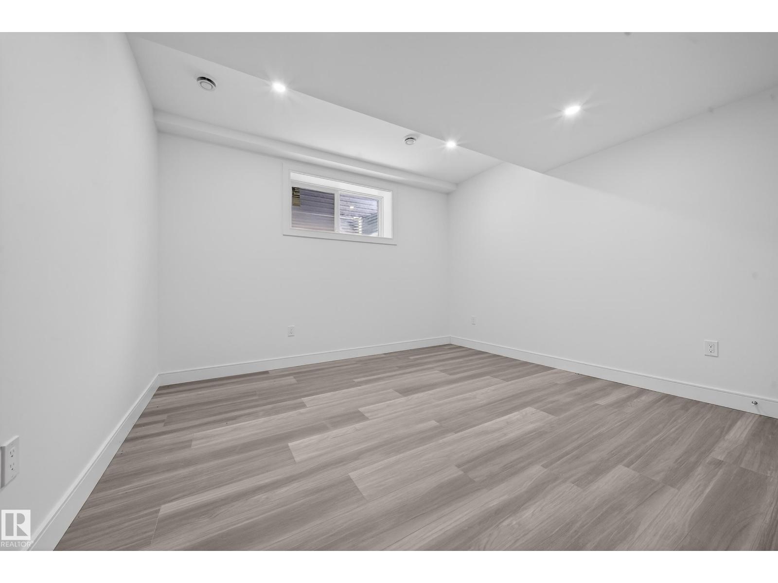 10938 157 ST NW - 39