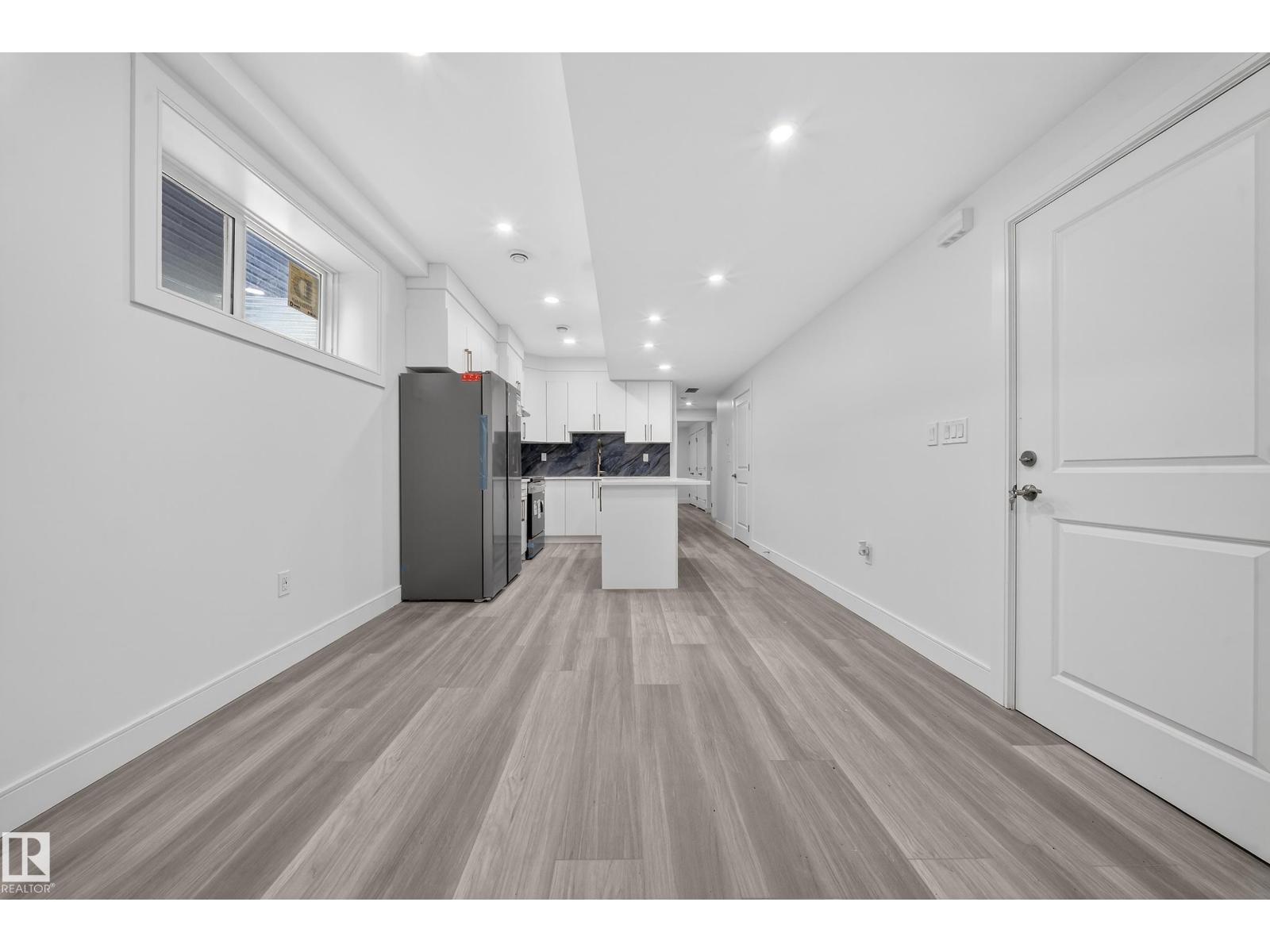 10938 157 ST NW - 38