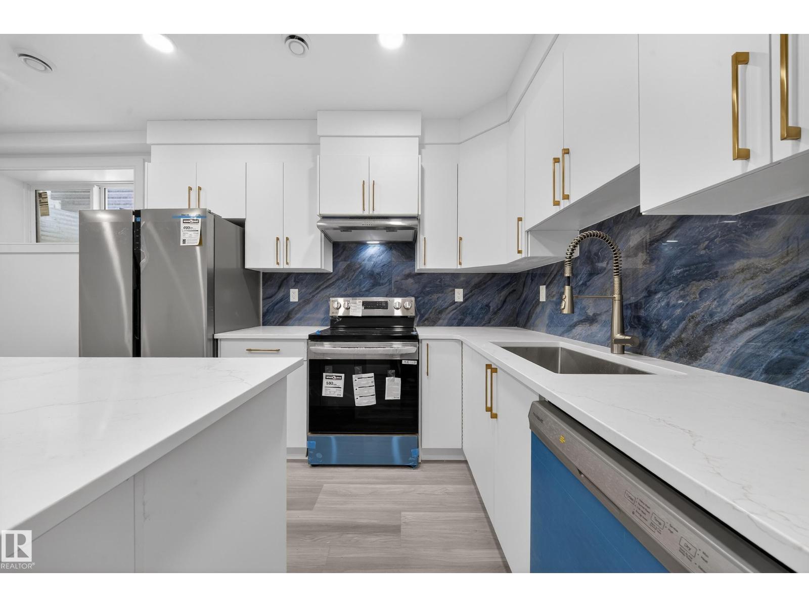 10938 157 ST NW - 36