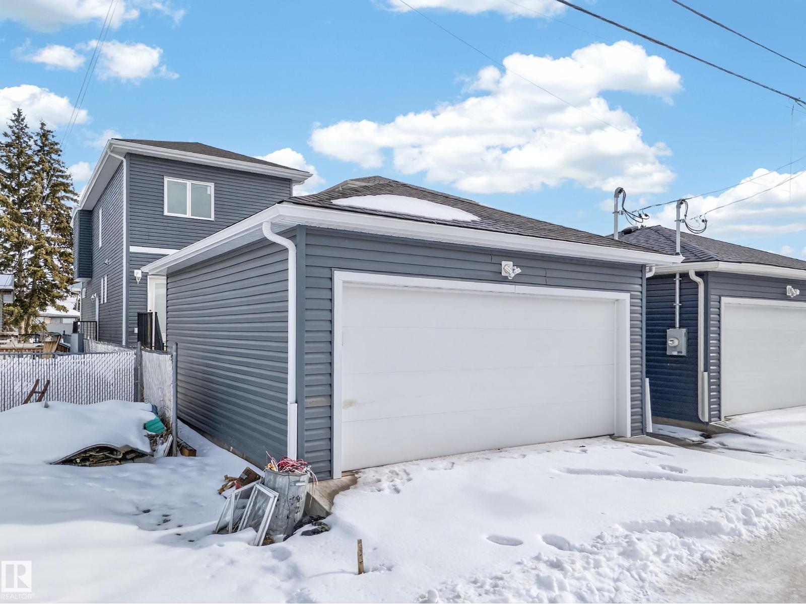 10938 157 ST NW - 47