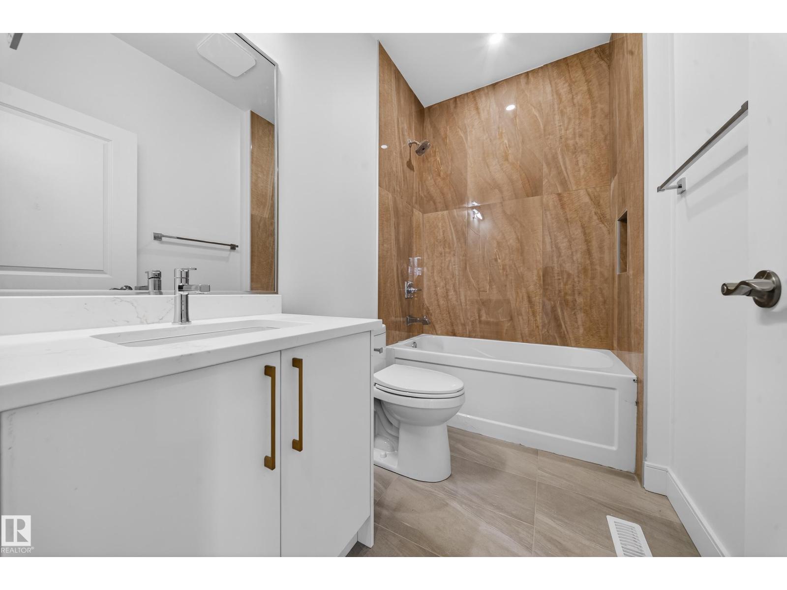 10938 157 ST NW - 32