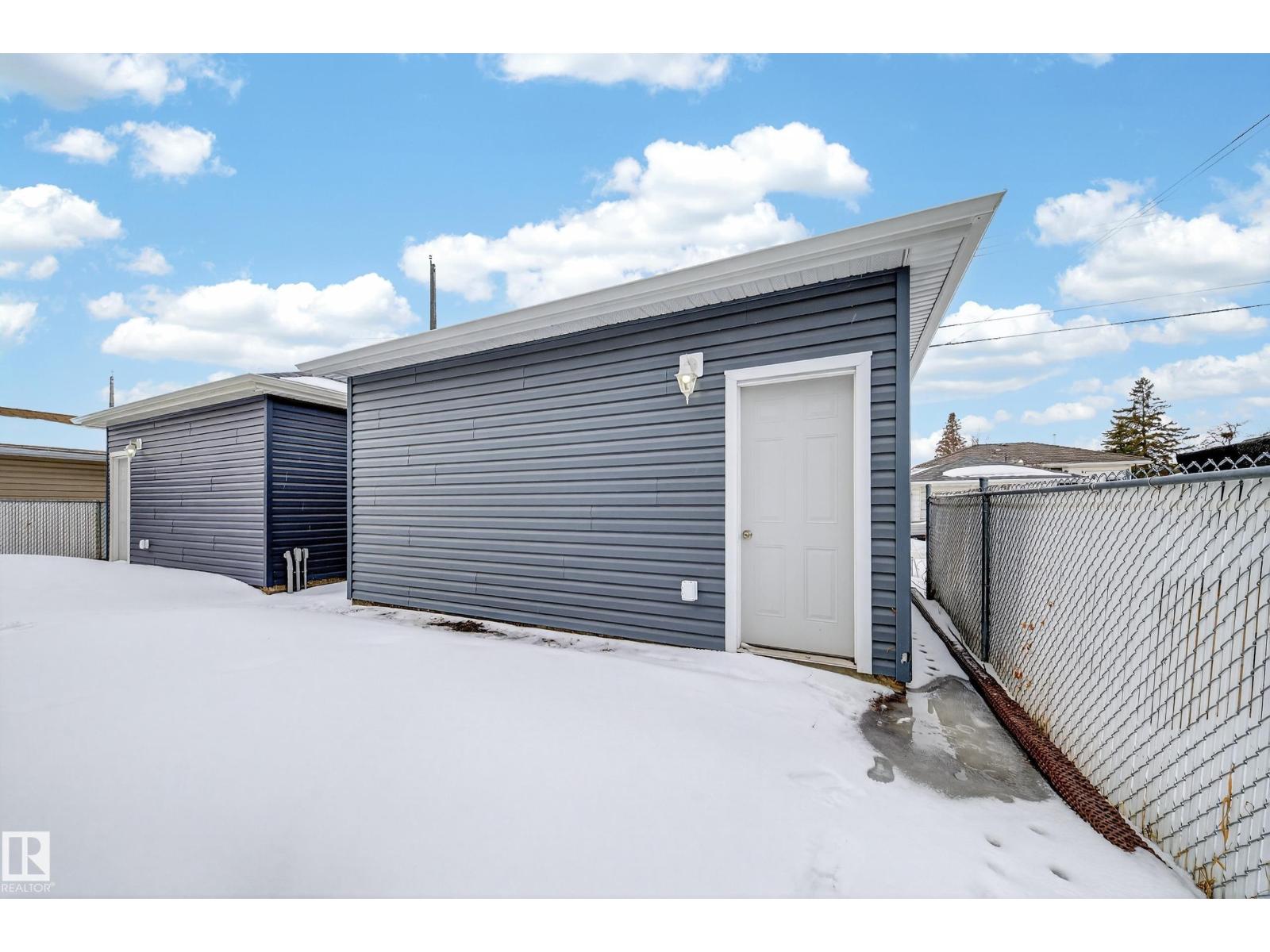 10938 157 ST NW - 45