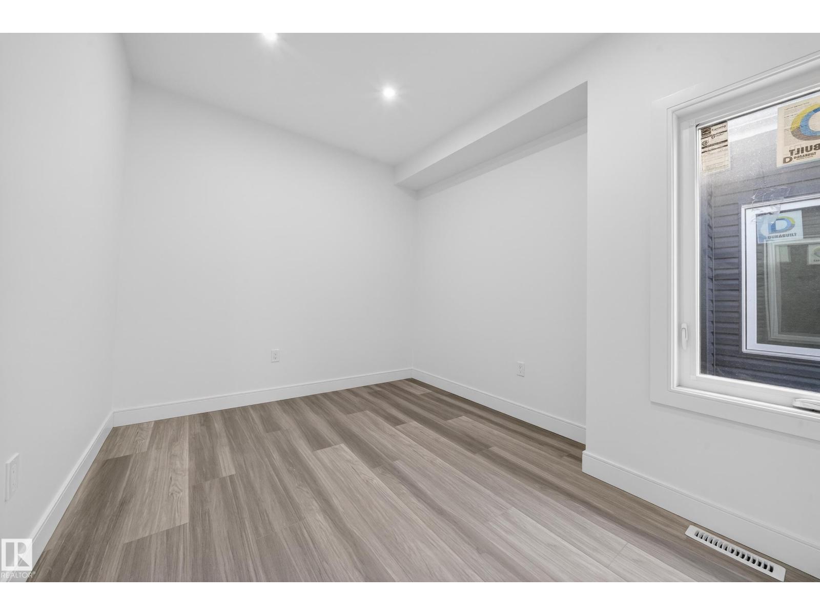 10938 157 ST NW - 26