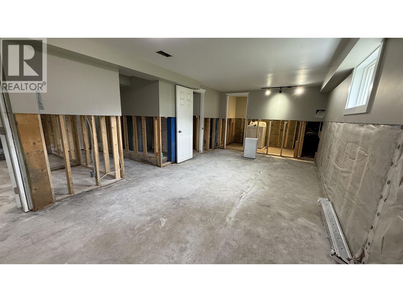 1333 E 8TH AVENUE - 23