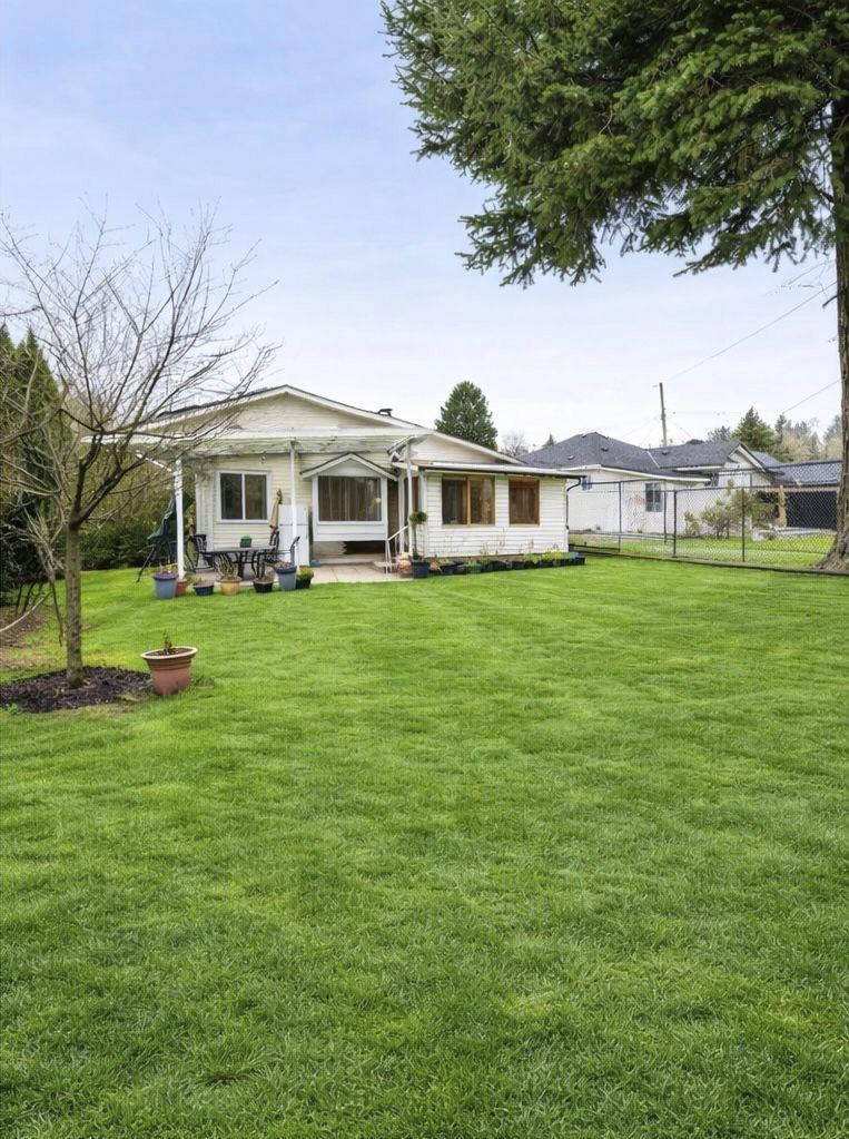 7566 DUNSMUIR STREET — photo 35
