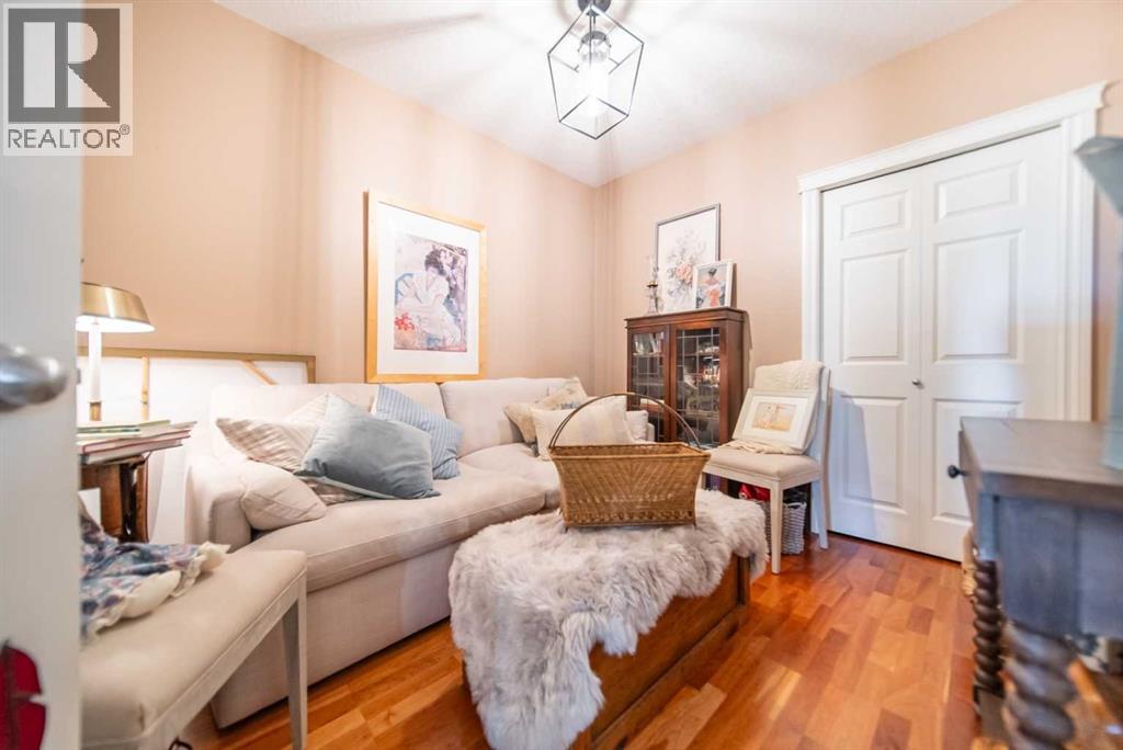 Single Family House for Sale in   Hemlock Crescent SW Spruce Cliff Calgary 