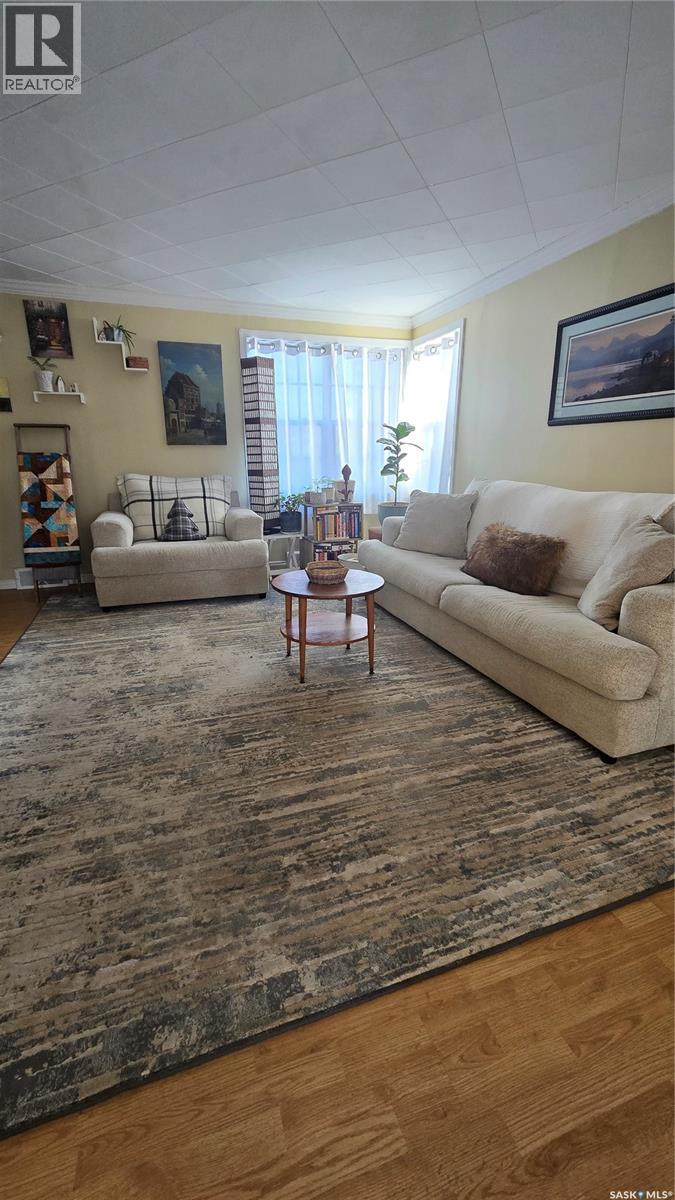 118 SECOND STREET W - 4
