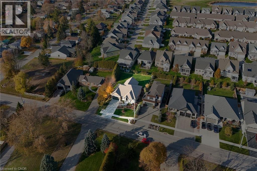 135 NEW LAKESHORE ROAD - 37