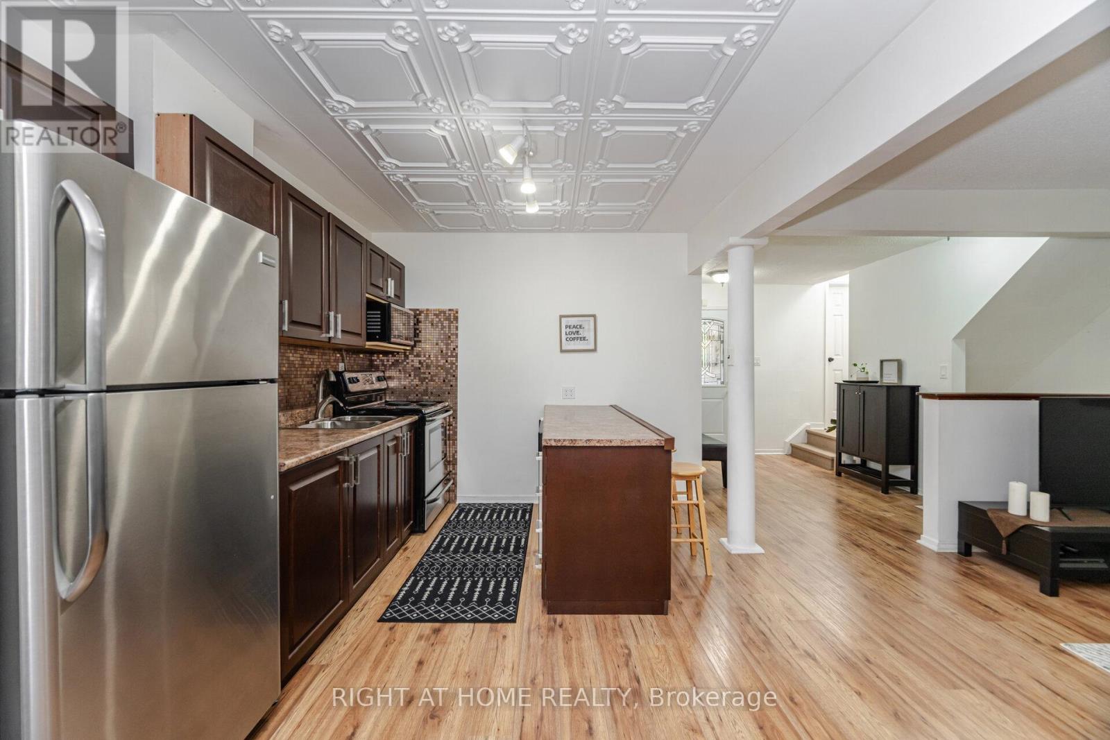 #7 453 WOODVIEW ROAD - 13