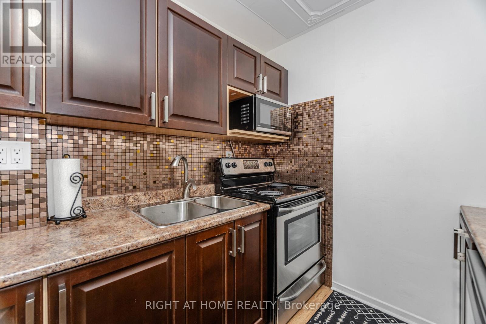#7 453 WOODVIEW ROAD - 16