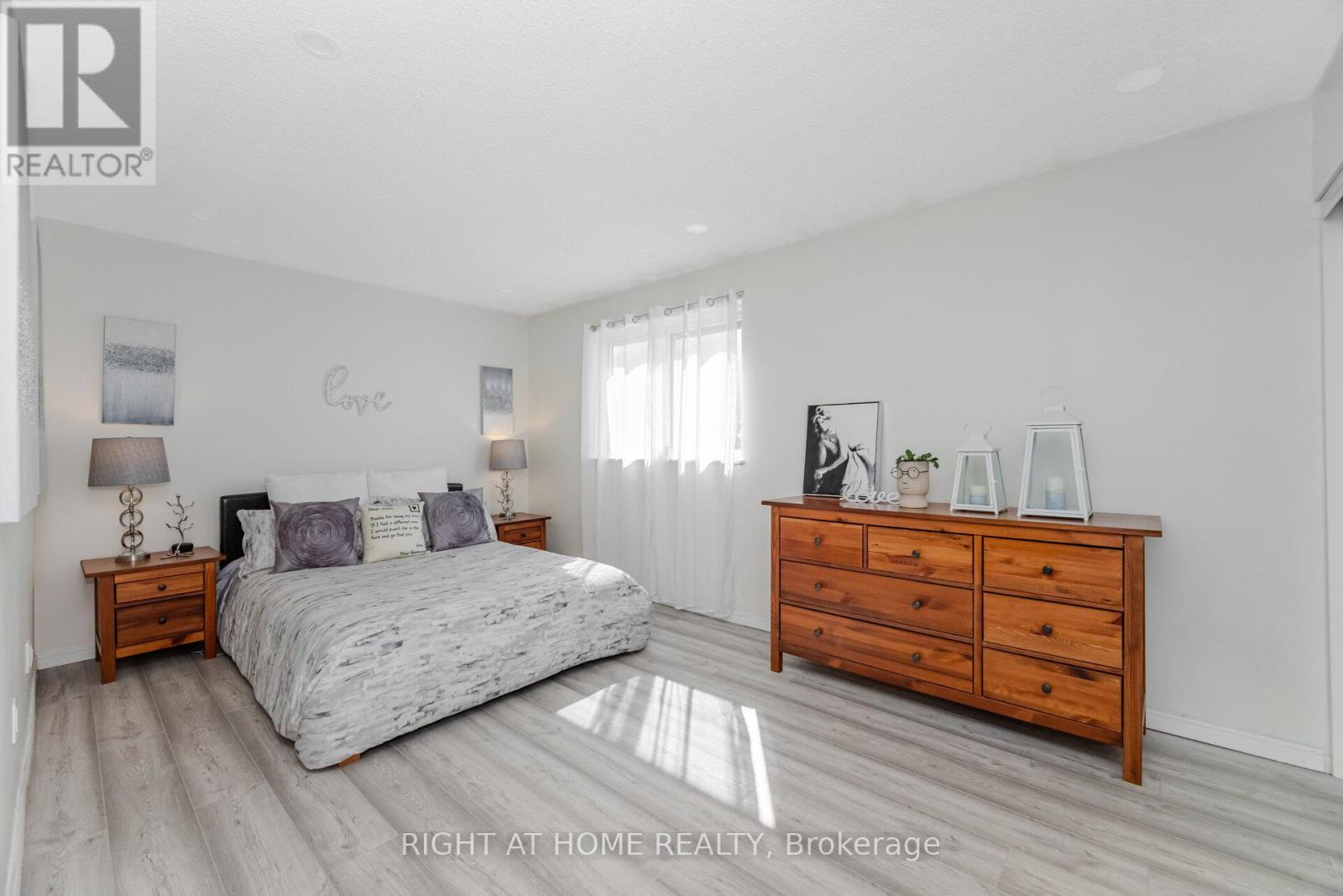 #7 453 WOODVIEW ROAD - 20