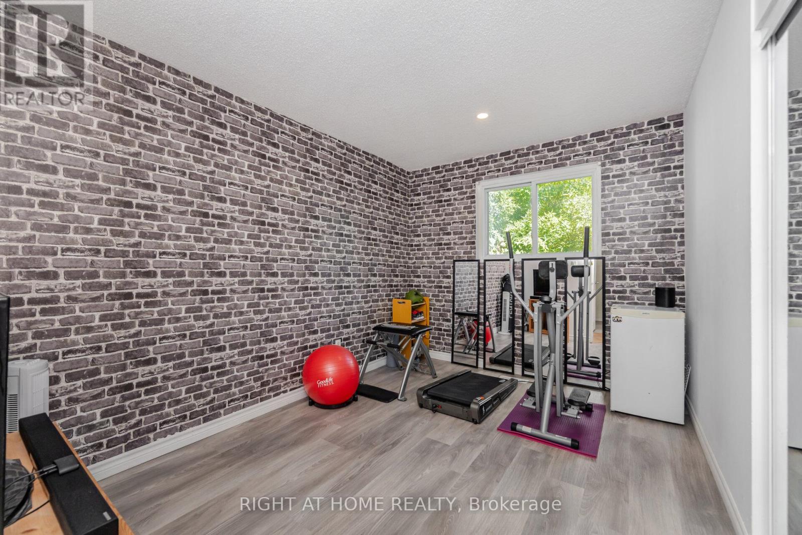 #7 453 WOODVIEW ROAD - 23