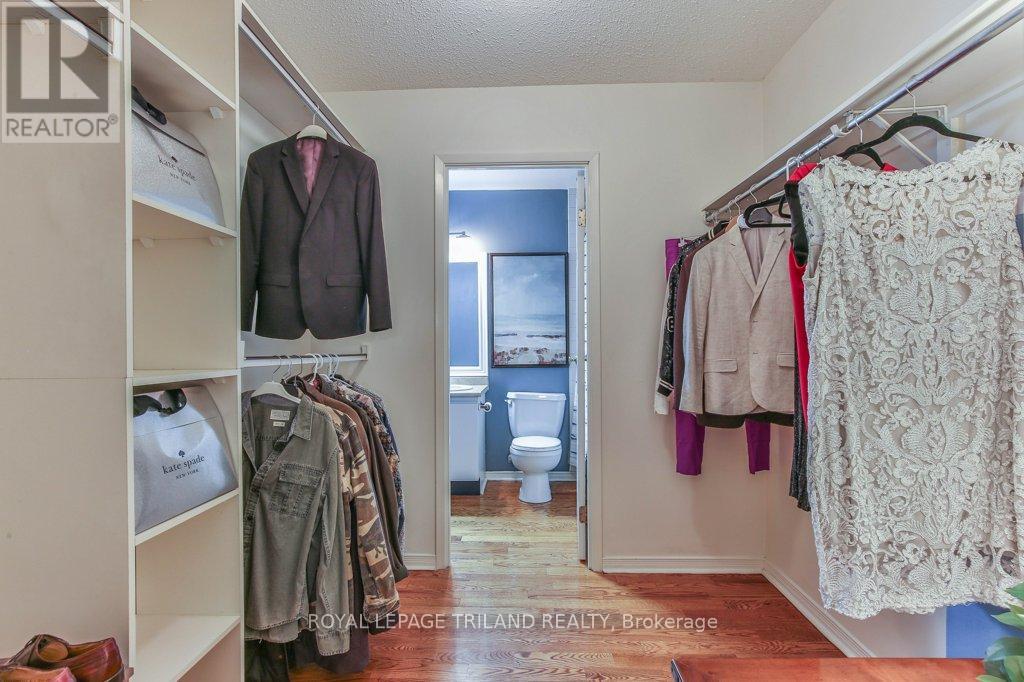 #101 285 QUEENS AVENUE - 23