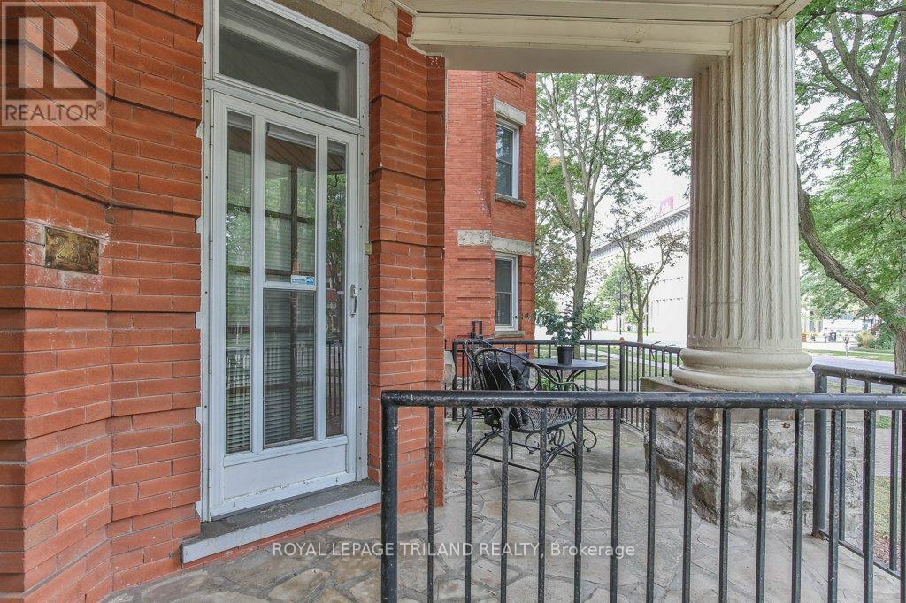 #101 285 QUEENS AVENUE - 4