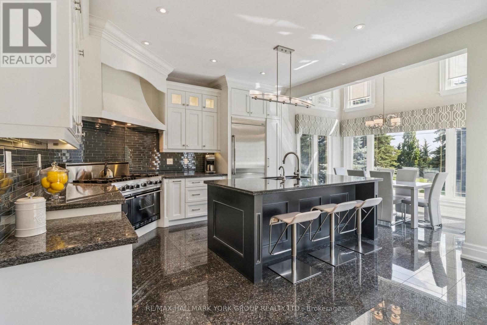 27 SCOTT CRESCENT - 11