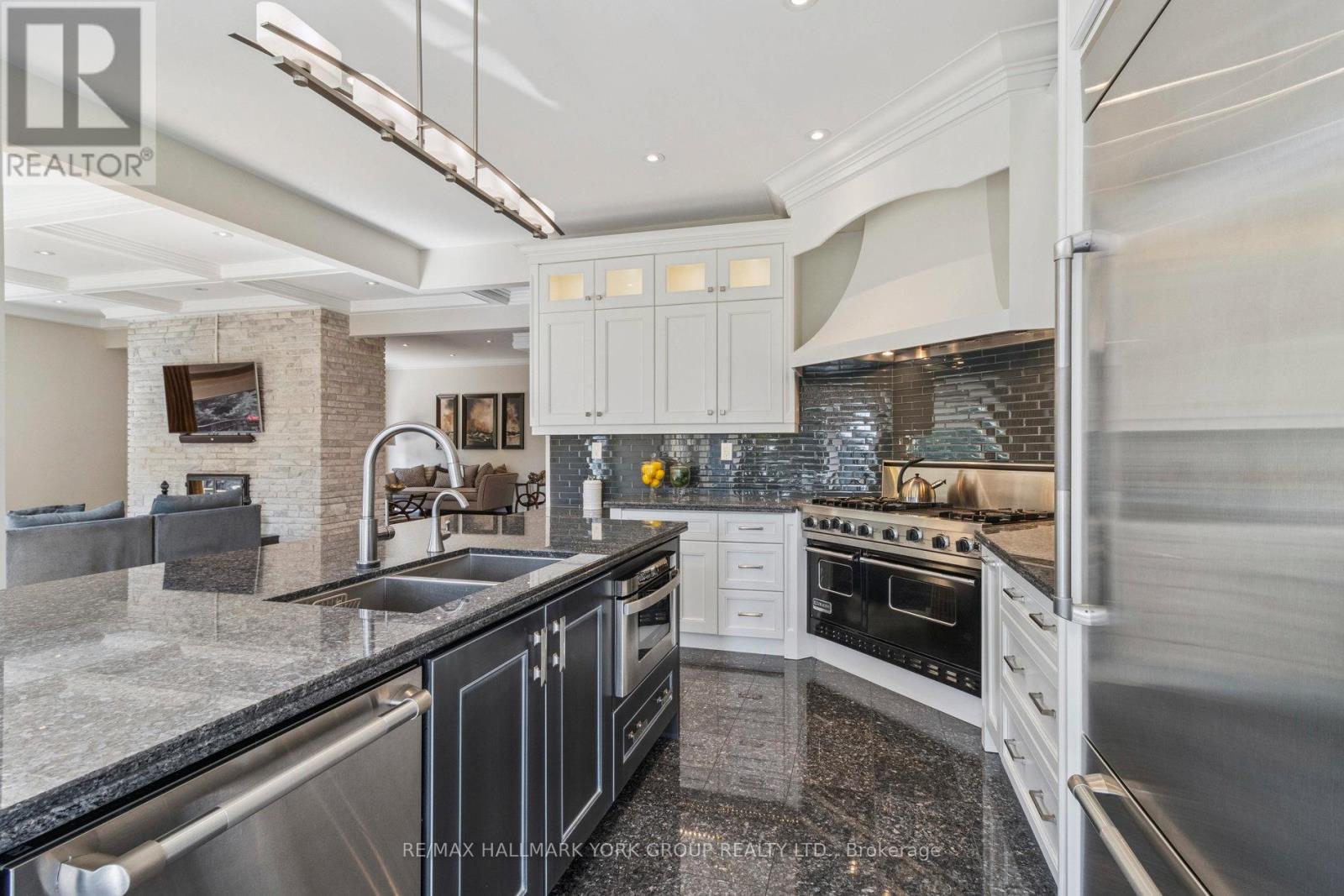 27 SCOTT CRESCENT - 15