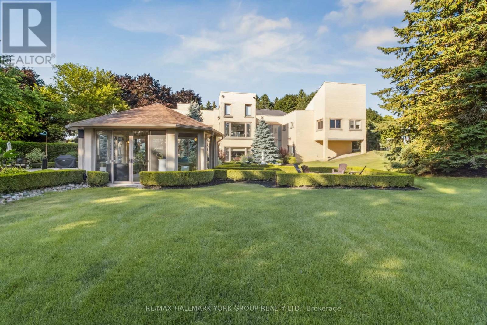 27 SCOTT CRESCENT - 46