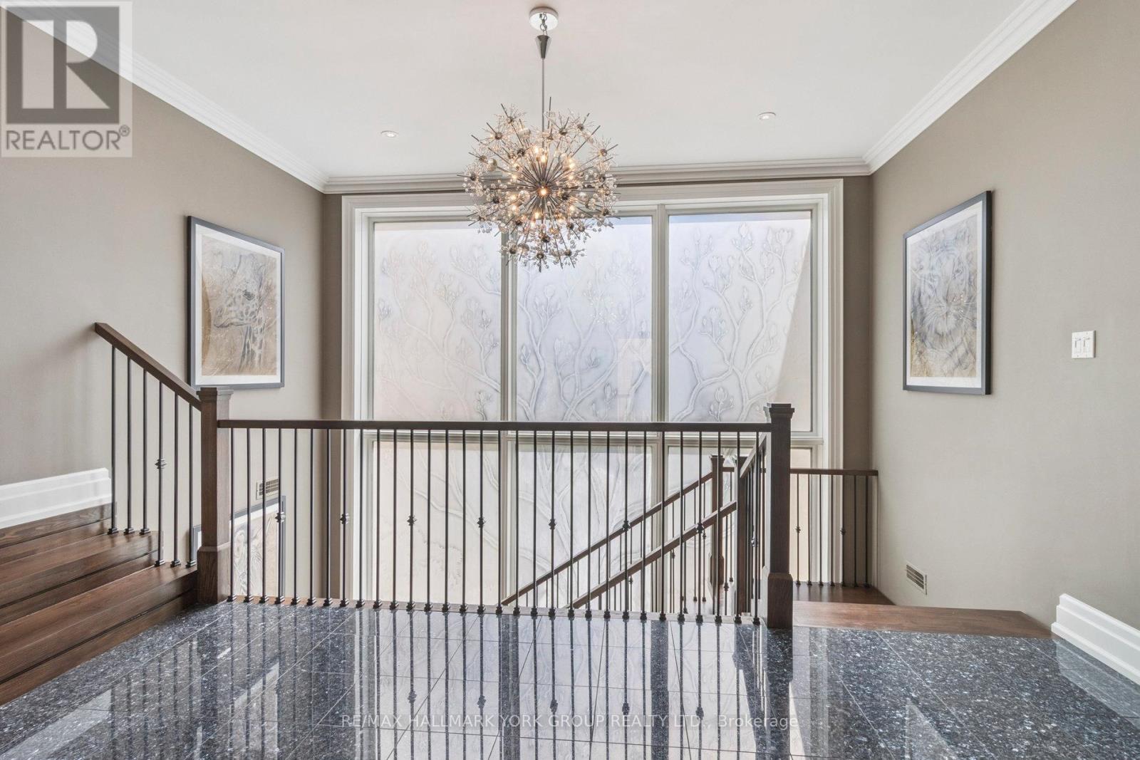 27 SCOTT CRESCENT - 6