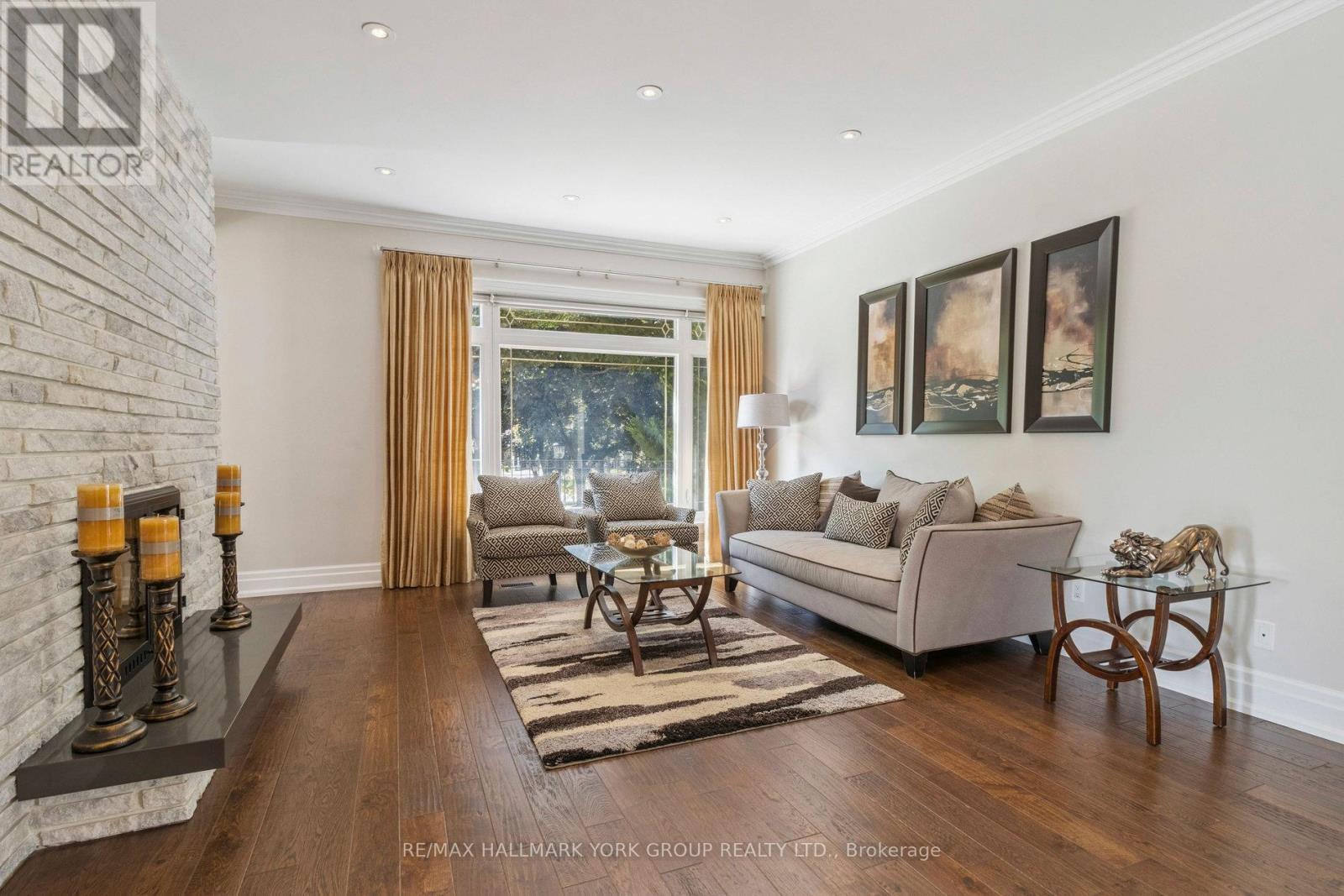 27 SCOTT CRESCENT - 9