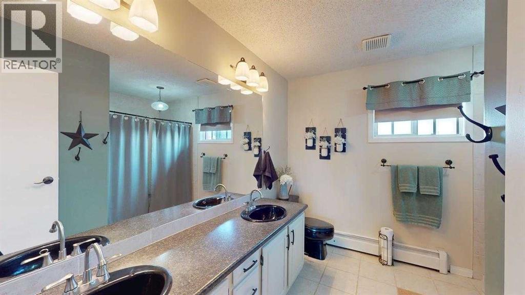 185 Oaks Bay, Fort McMurray