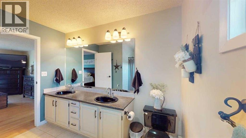 185 Oaks Bay, Fort McMurray