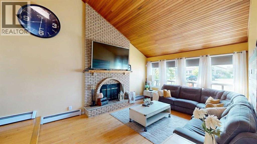 185 Oaks Bay, Fort McMurray