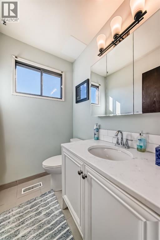 Single Family House for Sale in  Silvergrove Road NW Silver Springs Calgary 